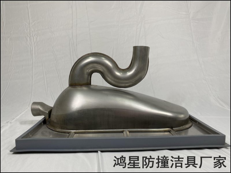 不锈钢硅胶防撞蹲便器带存水弯头2.jpg